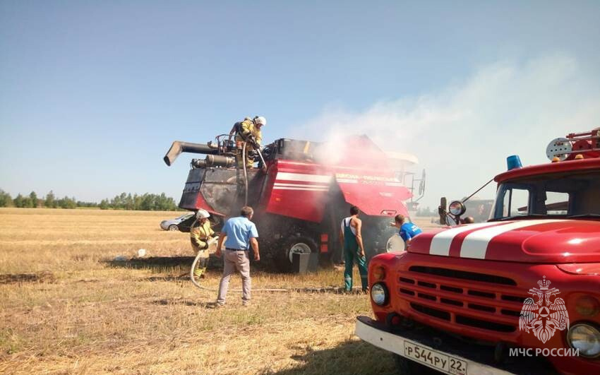 На Алтае стартовала уборочная кампания: не забывайте про пожарную безопасность.