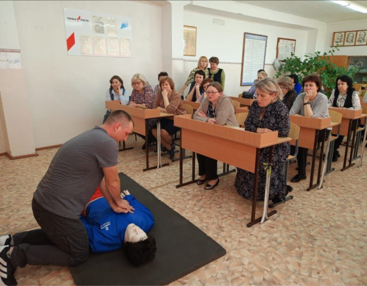 В Ключевской школе № 2 обучают навыкам первой помощи. В Ключевской школе № 2 обучают навыкам первой помощи.