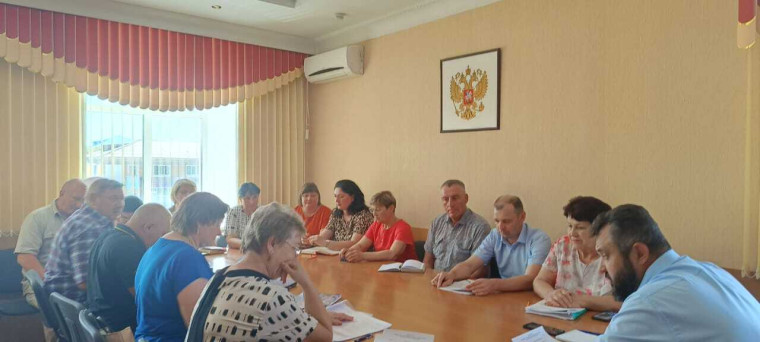 Глава района Денис Леснов провел рабочее совещание. Глава района Денис Леснов провел рабочее совещание.