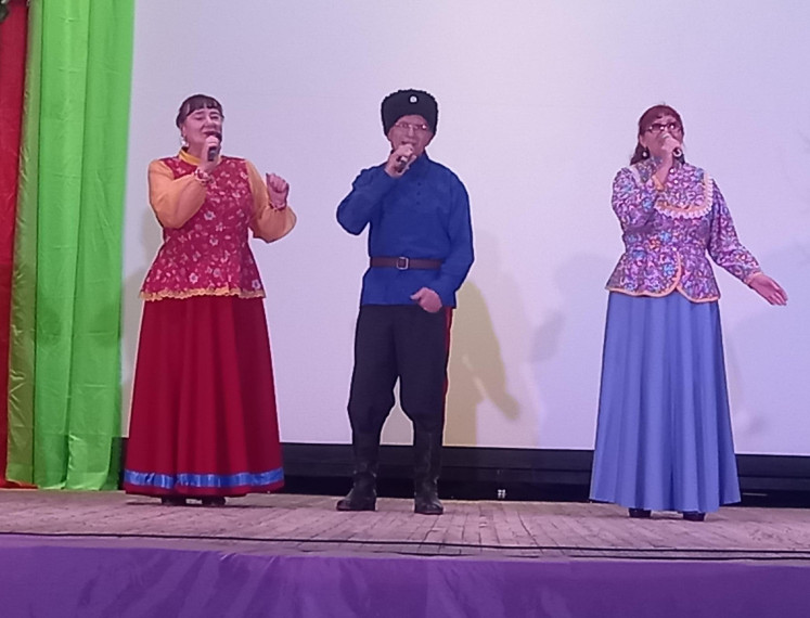Самодеятельные артисты Ключевского района участвовали в фестивале художественного творчества. Самодеятельные артисты Ключевского района участвовали в фестивале художественного творчества.